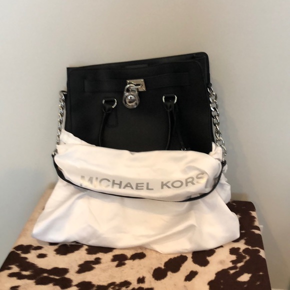 REDUCED ⭐️Michael Kors Large Saffiano Leather Tote - Picture 7 of 10